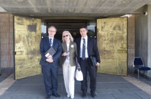 Gabriel-Elorriaga-y-Luis-Salvador-puerta-Knesset